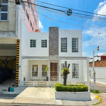 Casa En Venta,Jardines De Santa Maria,Paseo de los Patios 3837, San Pedro Tlaquepaque, Jalisco 45606, 4 Habitaciones,3 Baños,Paseo de los Patios,1,pqNW73x