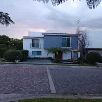 Casa En Venta,Casa fuerte,Fuerte poniente 83, Tlajomulco de Zúñiga, Jalisco 45645, 3 Habitaciones,3 Baños,Fuerte poniente,3,pxgRNQH