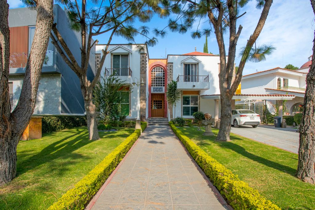Valle Real Paseo San Arturo Poniente 5 Habitaciones