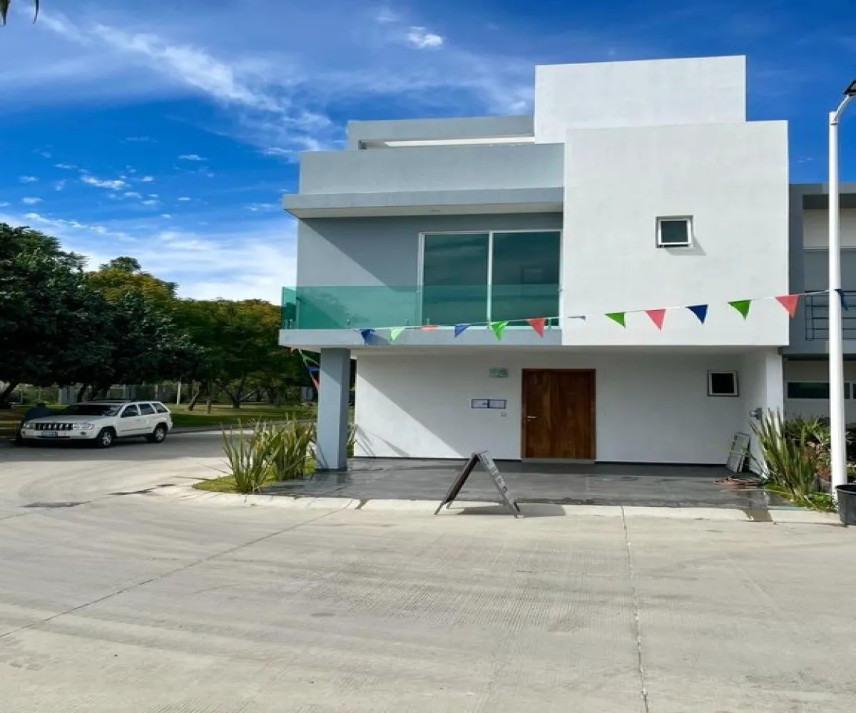 Casa En Venta,La Rua,Prolongación 5 de Mayo 580 32, Tlajomulco de Zúñiga, Jalisco 45640, 3 Habitaciones,2 Baños,Prolongación 5 de Mayo,1,pN02gtx