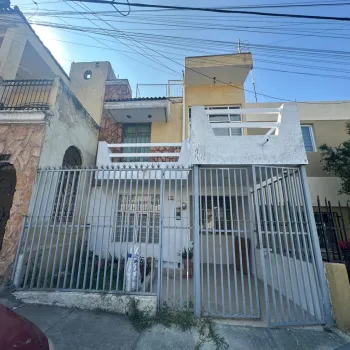 Casa En Venta,Santa Elena Alcalde,Calle Irene Robledo Garcia 873, Guadalajara, Jalisco 44220, 4 Habitaciones,2 Baños,Calle Irene Robledo Garcia,3,pm8d25i