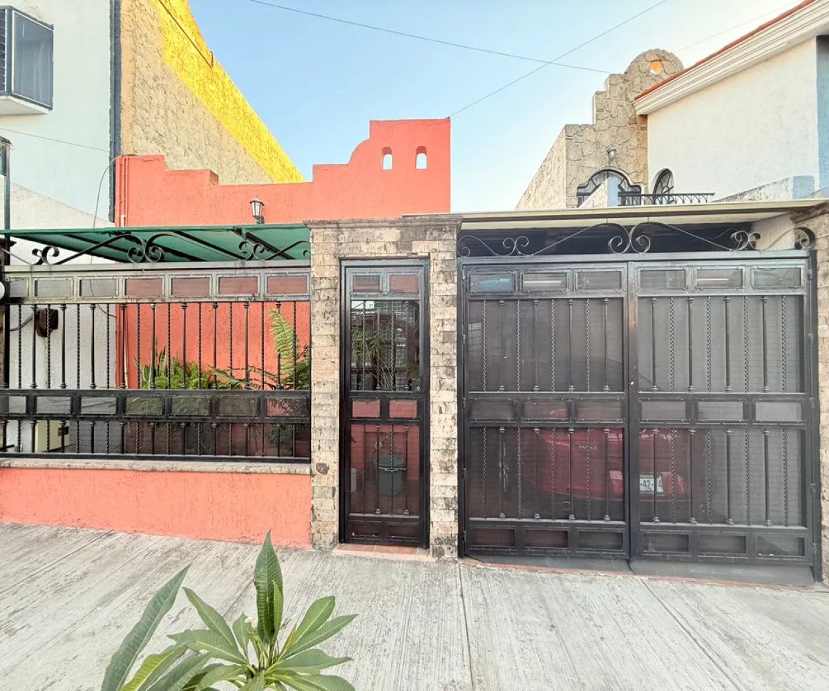 Casa En Venta,Fraccionamiento Revolución,Calle Plan Sexenal 100, San Pedro Tlaquepaque, Jalisco 45580, 3 Habitaciones,2 Baños,Calle Plan Sexenal,1,pErGZFU