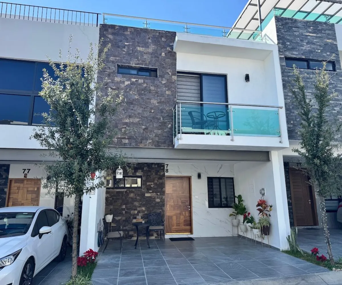 Casa En Venta,Lomas de Zapopan,Calle Talavera Poniente 3363 78, Zapopan, Jalisco 45130, 4 Habitaciones,4 Baños,Calle Talavera Poniente,1,pLOhFu3