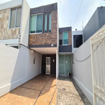 Casa En Venta,Jardines del Bosque,Calzada Lázaro Cárdenas 3018, Guadalajara, Jalisco 44520, 11 Habitaciones,4 Baños,Calzada Lázaro Cárdenas,2,pE8b4Td