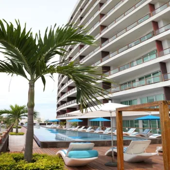 Departamento En Venta,Zona Hotelera Norte,Av. Francisco Medina Ascencio 2870, Puerto Vallarta, Jalisco 48333, 2 Habitaciones,2 Baños,Av. Francisco Medina Ascencio ,4,pQpblQL