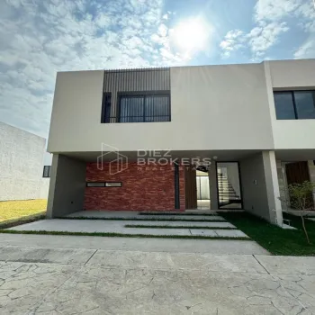 Casa En Venta,Adamar,Av. Adamar 767 90, Tlajomulco de Zúñiga, Jalisco 45646, 3 Habitaciones,2 Baños,Av. Adamar ,2,pCq7rA8