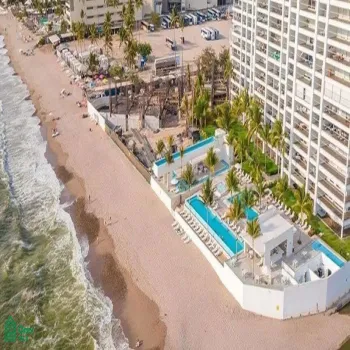En Venta,Zona Hotelera Norte,ZONA HOTELERA CONDO Unit 110, Puerto Vallarta, Jalisco 48333, 1 Cuarto,1 Baño,ZONA HOTELERA CONDO,MX24751449