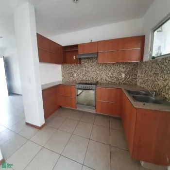 En Venta,Parques del Bosque,Calle del Bosque 357, Tlaquepaque, Jalisco 45609, 3 Habitaciones,2 Baños,Calle del Bosque,2,MX25626810