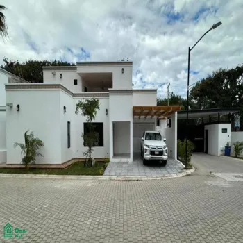 Casa En Venta,Chapala Centro,AV LA ESTACION 94 INTERIOR 2, Chapala, Jalisco 45900, 3 Habitaciones,3 Baños,AV LA ESTACION,2,MX25968532