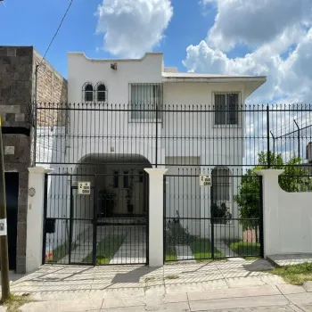 Casa En Venta,Alcaldes,Don Pedro de Marfil 17, Lagos de Moreno, Jalisco 47474, 3 Habitaciones,3 Baños,Don Pedro de Marfil,1,pO9k0Sd