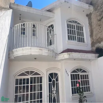 Casa En Venta,Santa Lucia,Emiliano zapata 1642, Zapopan, Jalisco 44400, 4 Habitaciones,3 Baños,Emiliano zapata,MX251033406