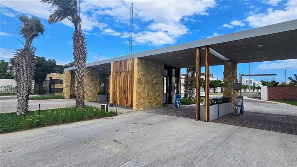 Punta Tiburon Paseo Lagos