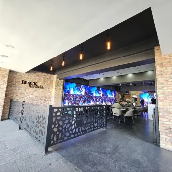 Local En Renta,Fracc Valle Real,Avenida Santa Margarita 4099 C16 y C17, Zapopan, Jalisco 45019,5 Baños,Avenida Santa Margarita,1,pdzzVJK