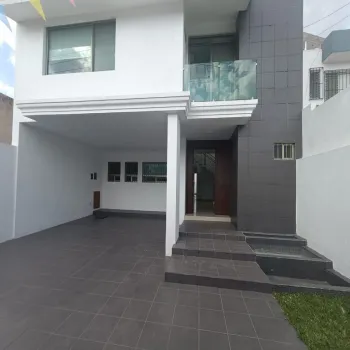 Casa En Venta,Jardines de Guadalupe,Calle Santo Tomás de Aquino 4840, Zapopan, Jalisco 45038, 4 Habitaciones,4 Baños,Calle Santo Tomás de Aquino,1,pAaye5i