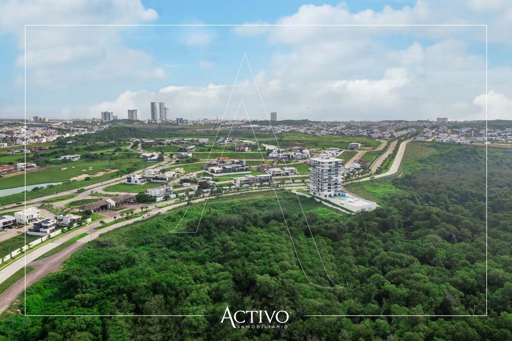 Punta Tiburon Paseo de la Ceiba