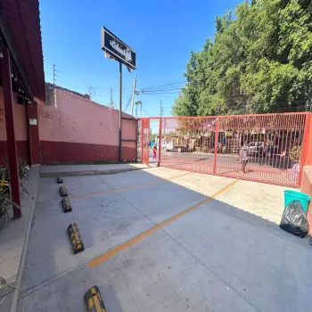 Local En Venta,Las Juntas,Calle Juan de la Barrera 5257, San Pedro Tlaquepaque, Jalisco 45595,4 Baños,Calle Juan de la Barrera,1,pqalAU2