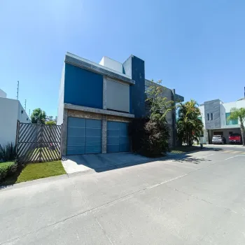 Casa En Venta,Fraccionamiento Villa Verona,Avenida Verona 7500, Zapopan, Jalisco 45110, 3 Habitaciones,4 Baños,Avenida Verona,2,p7tkyUM