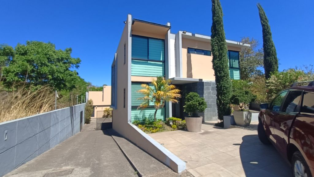 El Rio Country Club los Aguacates 5 Habitaciones