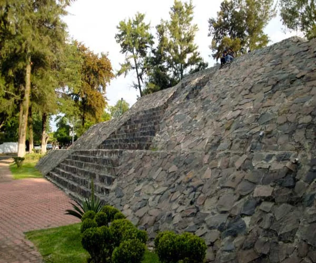 Replica de la piramide del Sol en Ciudad del Sol