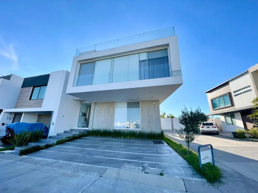 Casa En Venta,Paseos del Parque,Lluvia de Oro S/N, Zapopan, Jalisco 45010, 3 Habitaciones,3 Baños,Lluvia de Oro,2,pYRpQXc