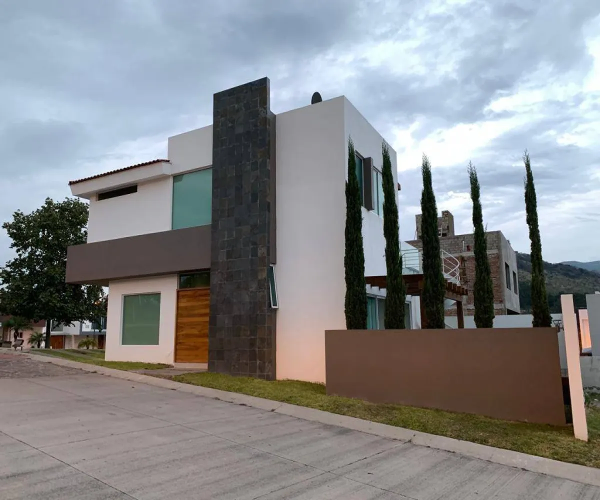 Casa En Venta,Senderos de Monte Verde,Sendero De Los Trigales 104-304, Tlajomulco De Zúñiga, Jalisco 45646, 3 Habitaciones,4 Baños,Sendero De Los Trigales,3,393065