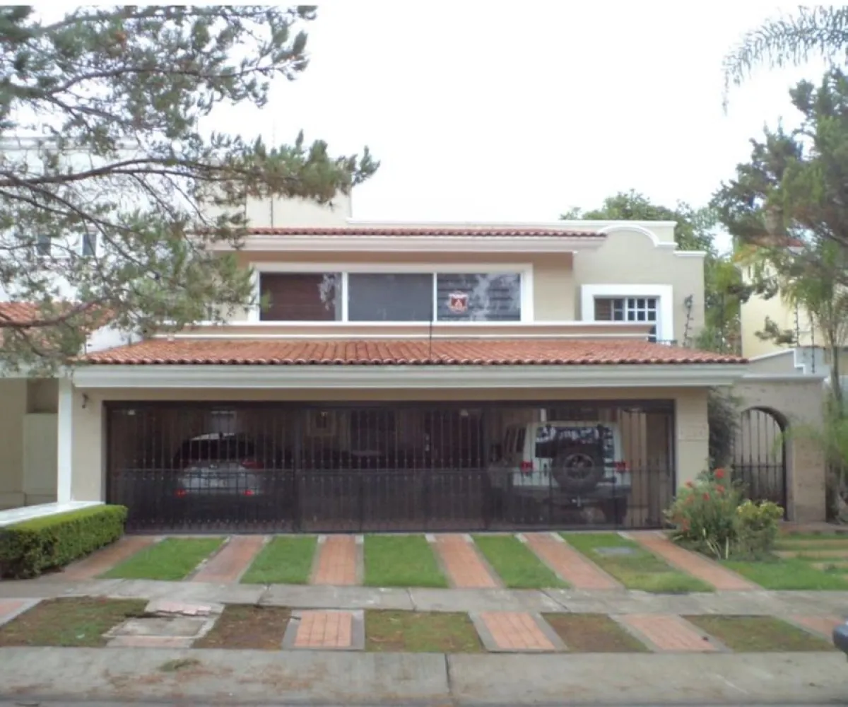 Casa En Venta,Ciudad Bugambilias,Avenida del Reno Poniente 4154, Zapopan, Jalisco 45237, 3 Habitaciones,3 Baños,Avenida del Reno Poniente,2,poovzP0