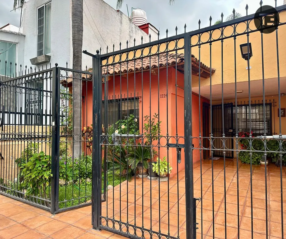 Casa En Venta,Jardines Del Bosque,Calle Cenit 1224, Guadalajara, Jalisco 44520, 2 Habitaciones,2 Baños,Calle Cenit,1,pAHEBKC