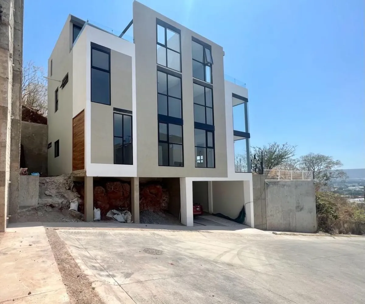 Casa En Venta,Paisajes del Tesoro,Paisaje del medio dia 5040, San Pedro Tlaquepaque, Jalisco 45608, 3 Habitaciones,3 Baños,Paisaje del medio dia,4,pyudDwZ